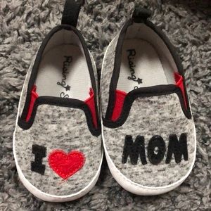 I love mom baby shoes